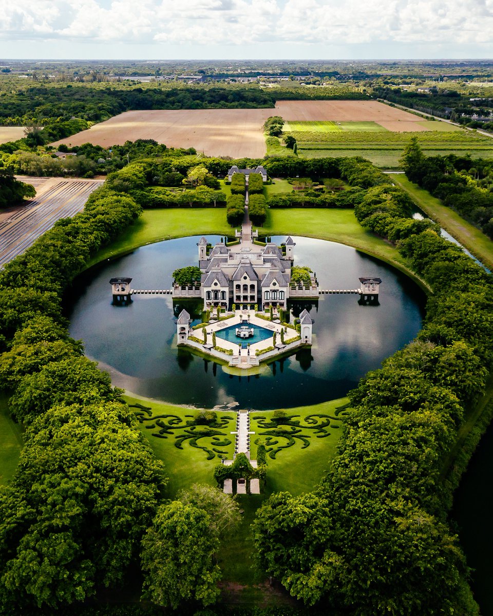 Zillow Gone Wild 🏡 tweet media