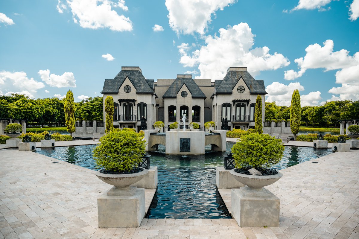 Zillow Gone Wild 🏡 tweet media