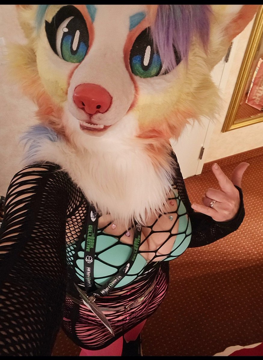 BARKBARKBARK let's go dance!!