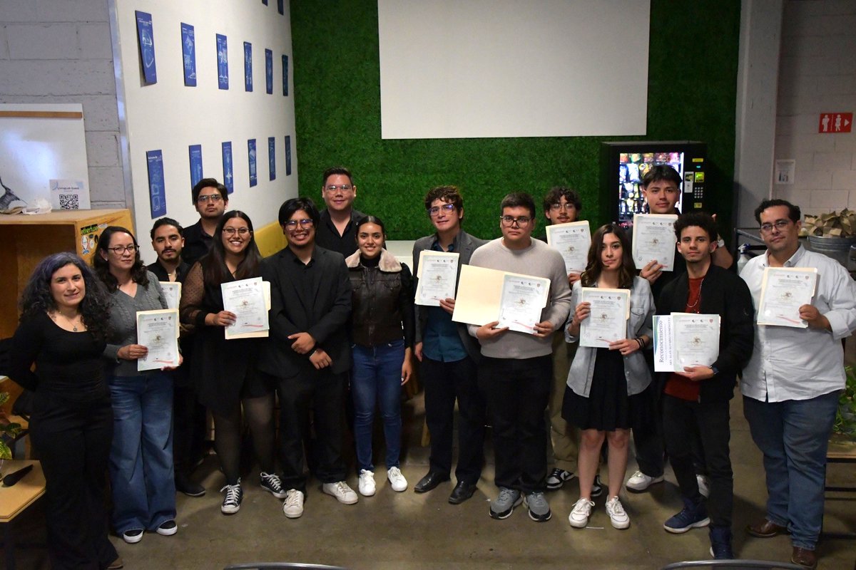 InadetCenaltec's tweet image. ¡Celebramos la graduación de 12 jóvenes en Programación Python!
Programar es fundamental para acceder a oportunidades en áreas clave como desarrollo web, ciencia de datos, inteligencia artificial y automatización.
#25años #Cenaltec #ProgramaciónPython #futurotecnológico
