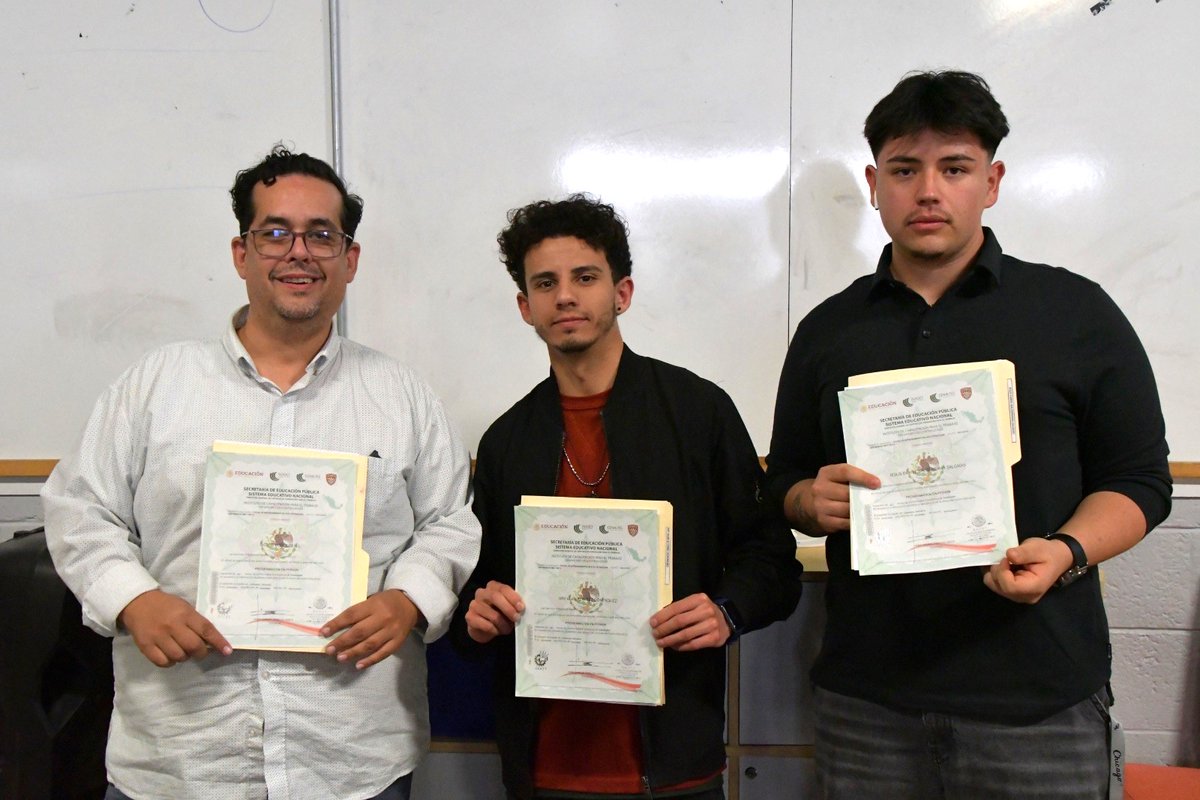 InadetCenaltec's tweet image. ¡Celebramos la graduación de 12 jóvenes en Programación Python!
Programar es fundamental para acceder a oportunidades en áreas clave como desarrollo web, ciencia de datos, inteligencia artificial y automatización.
#25años #Cenaltec #ProgramaciónPython #futurotecnológico