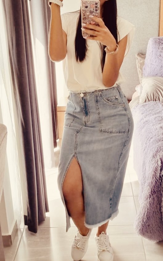 Dale Like, Rt  y mándame mensajito al DM con la frase .. “Quiero Ver” y te muestro lo que traigo debajo de la ropa 🤭
