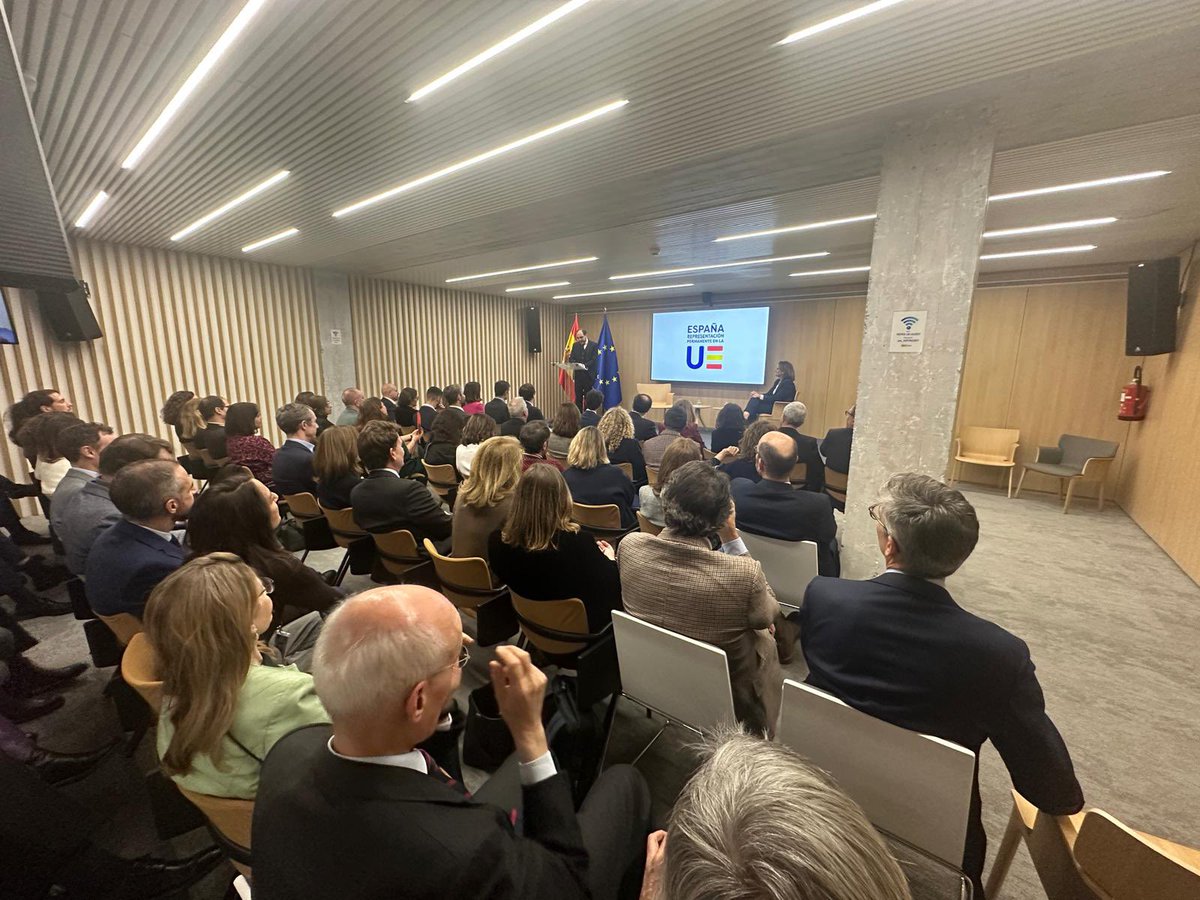 España en la UE (@espanaenue) on Twitter photo La vicepresidenta ejecutiva de la <a href="/EU_Commission/">European Commission</a> <a href="/Teresaribera/">Teresa Ribera</a> ha visitado a los funcionarios de la Representación Española en la UE en su primer día como comisaria.
En su intervención, ha destacado la importancia del trabajo en equipo y ha expuesto sus principales retos. La vicepresidenta ejecutiva de la <a href="/EU_Commission/">European Commission</a> <a href="/Teresaribera/">Teresa Ribera</a> ha visitado a los funcionarios de la Representación Española en la UE en su primer día como comisaria.
En su intervención, ha destacado la importancia del trabajo en equipo y ha expuesto sus principales retos.