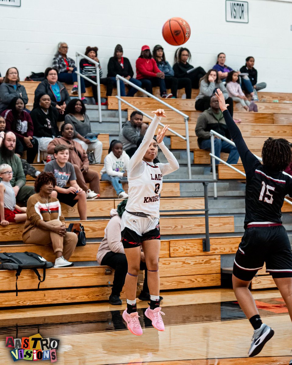 SidneeJade's tweet image. Sophomore year is dedicated to growth. Working on ALL of me. 
#imaworkinprogress #classof2027 #basketballneverstops #sophmoreyear #workingtowardsmygoals #outworkyesterday #backtobasics #becoachable #knowyourrole #basketballplayer #stayingfocused