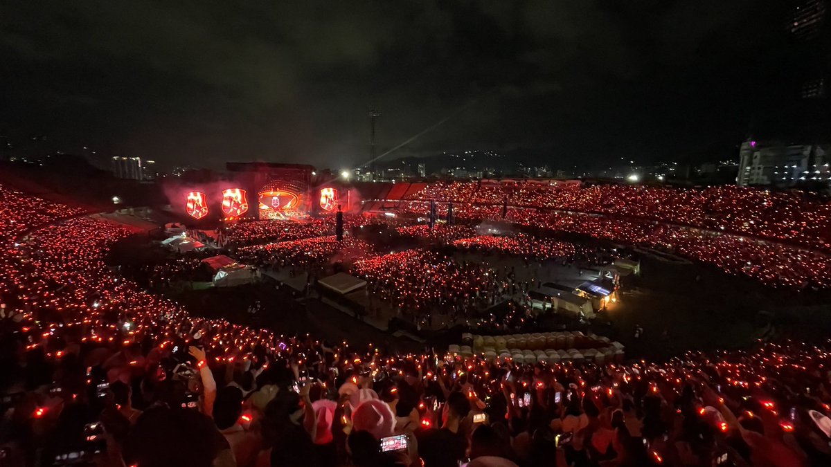 Rbd no fue al peru ! Entonces no hay formar de ver cuantos conciertos pudo ser ...pero si rbd logró más de 5 conciertos en brasil Colombia México y Estados Unidos ufff ante más de 70 mil personas .