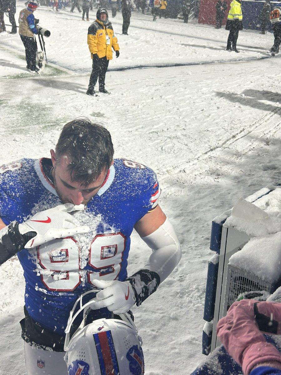 burdinjp's tweet photo. Shoutout to Casey Toohill for making the day (and possibly the year) of two kids last night at the game! Class act man! 5 in a row!!!
 #GoBills #BillsMafia https://t.co/dudKLlIhkK