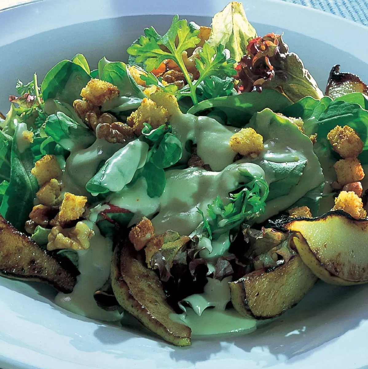 DeliaOnline's tweet photo. This December menu works well for 4, 8 or even 16! Warm Pear and Walnut Salad, for mains Braised Venison Sausages and dessert is Linzertorte. Recipes can be found here: https://t.co/QvDwrq1ir9

#pears #sausages #linzertorte #entertaining #starter #maincourse #dessert #homecook https://t.co/QIa8TxEuLV