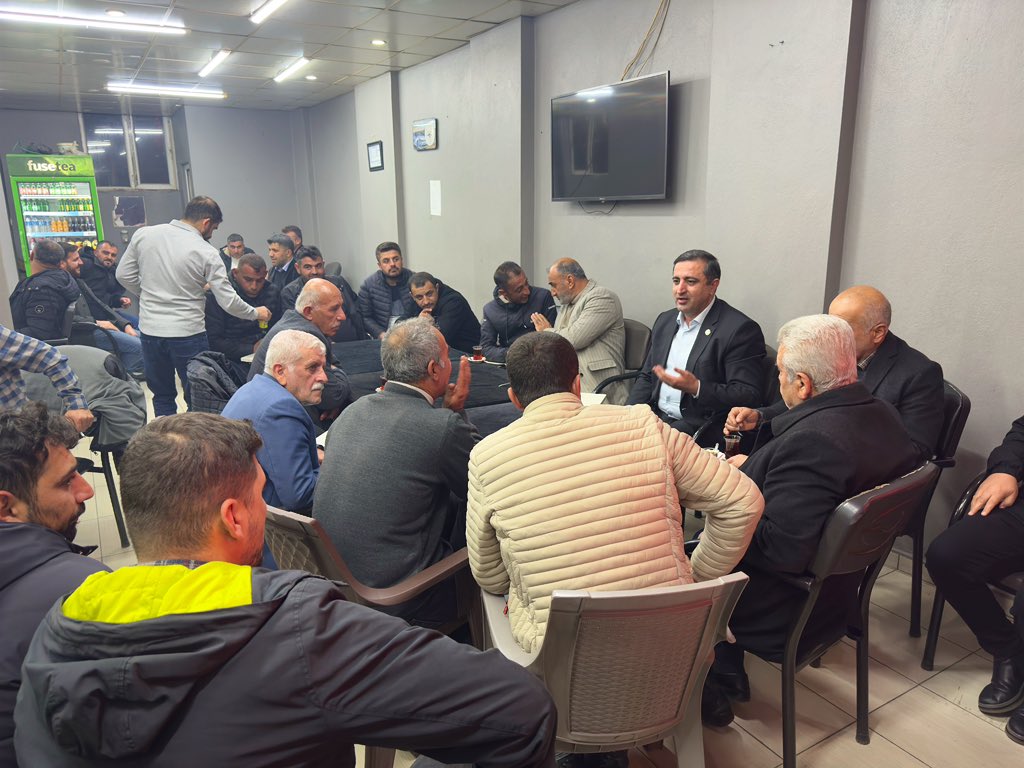 Bugün hem kurumlarımızla hem de halkımızla bir araya geldik.

Pusula Gazetesi ve Ziraat Odası ziyaretlerimizin ardından İl Başkanlığımızda halkımızın taleplerini dinledik ve çay evi muhabbeti ile günü noktaladık.