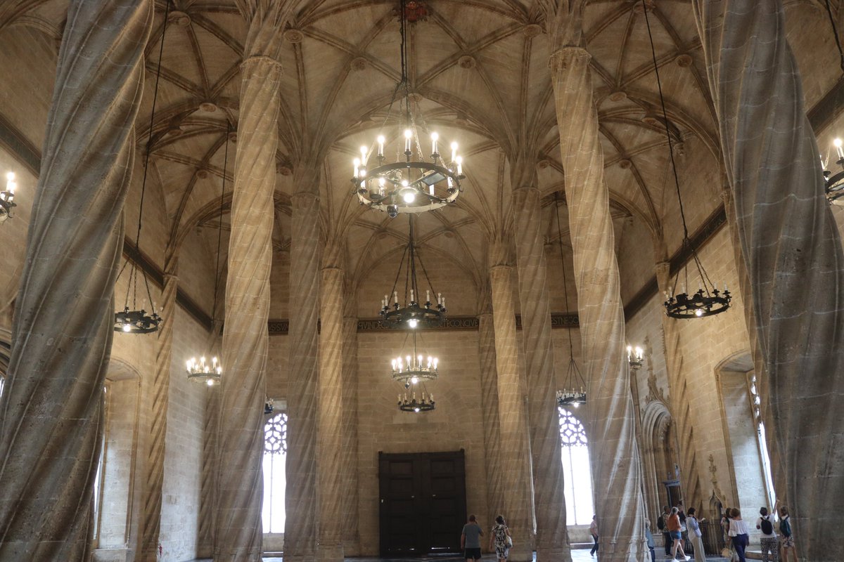 Hablando de la restauración de Notre-Dame y la resurrección de Viollet-le-Duc. ¿Sabías que la Lonja de la Seda tuvo su propio le-Duc? ¿Quién fue y qué huella dejó en el monumento?