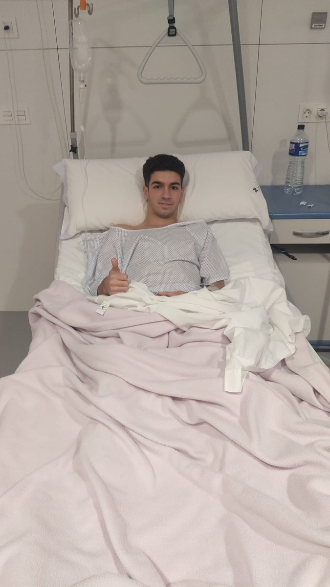 CDSantaAmalia's tweet photo. 🏥 Nuestro Juvenil Carlos González ha sido operado en el día de hoy con éxito. 

🟢 Ya queda menos 💪🏽 https://t.co/dJlmJ0men9