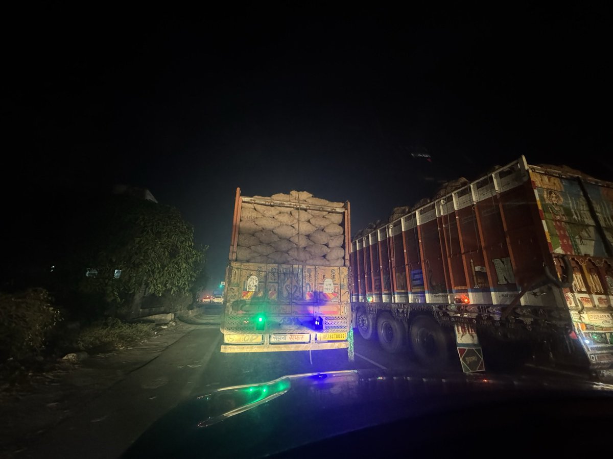 Myselfzero's tweet photo. @nitin_gadkari @NHAI_Official NH28 is suffering from rush and jam .. when it will be 6 or 8 lane? https://t.co/R5DfPJlFbi