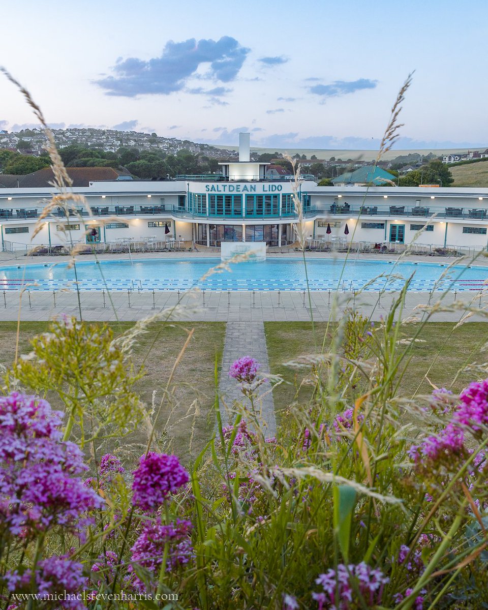 Saltdean Lido 🏊‍♂️🪻    The wide-angle version of this photo appears in my Brighton Calendar for 2025 if you fancied taking a look ☺️ michaelstevenharris.com/product/bright…

#Brighton #bbcsoutheast #WexMondays #fsprintmonday #ThePhotoHour #Sharemondays2024 #saltdeanlido #saltdean