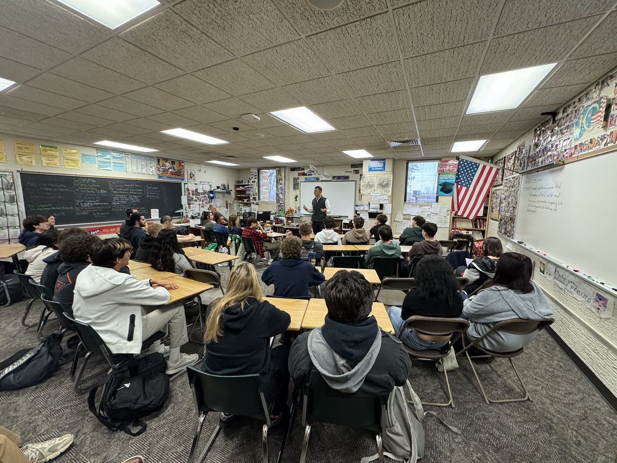 RepRudyYakym's tweet photo. Great meeting with students at Concord High School in Elkhart this morning. The future is bright with these young Hoosier leaders! https://t.co/kc722wHSAF
