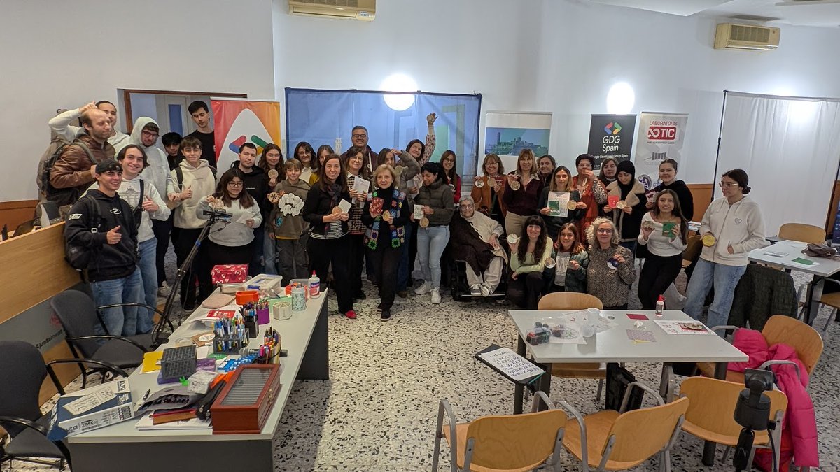 Full room with 52 persons, ranging from 11 to 70 years, 80% women, on another exquisitely crafted event powered by <a href="/WTMLleida/">WomenTechMakersLleida</a> and <a href="/GDGLleida/">GDGLleida</a> , part of <a href="/googledevgroups/">Google Developer Groups</a> and <a href="/WomenTechmakers/">Women Techmakers</a> groups