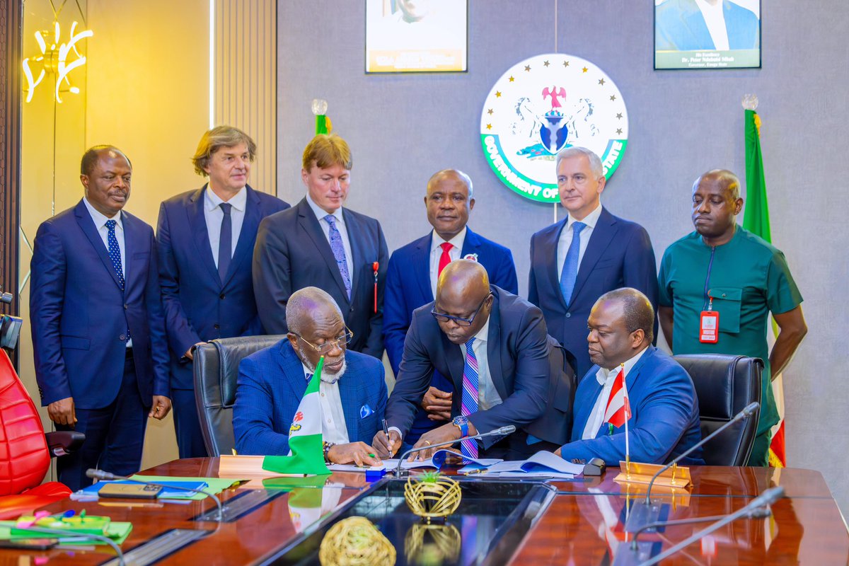 PNMbah's tweet photo. 1/
Today, we signed an agreement with Wande Nexus, an Austrian firm, to implement the Sustainable Last Mile Connectivity and Advanced Metering Infrastructure (AMI) Project in Enugu. This partnership, which includes a $100 million Foreign Direct Investment (FDI), will modernise our water infrastructure, enhance service delivery, and ensure equitable access to clean water for every household in Enugu City.

The signing ceremony, which took place at the Government House, Enugu, in the presence of the Austrian Ambassador to Nigeria, Thomas Schlesinger, is a direct result of the economic reforms of the Federal Government and our continued efforts to position Enugu as a prime destination for investment.

This agreement is the result of months of hard work, from the MoU and Terms Sheet to the Concession Agreement. We are now ready to move forward with the immediate disbursement of funds to deal decisively with the last mile connection, the downstream part of our water system.

Our administration has successfully increased water production from an occasional 2 million to 120 million litres per day. With this new agreement, we are now poised to address the biggest challenge, which is expanding the network and connecting the tertiary pipelines to the various homes. We will also increase production capacity to 200 million litres per day.
