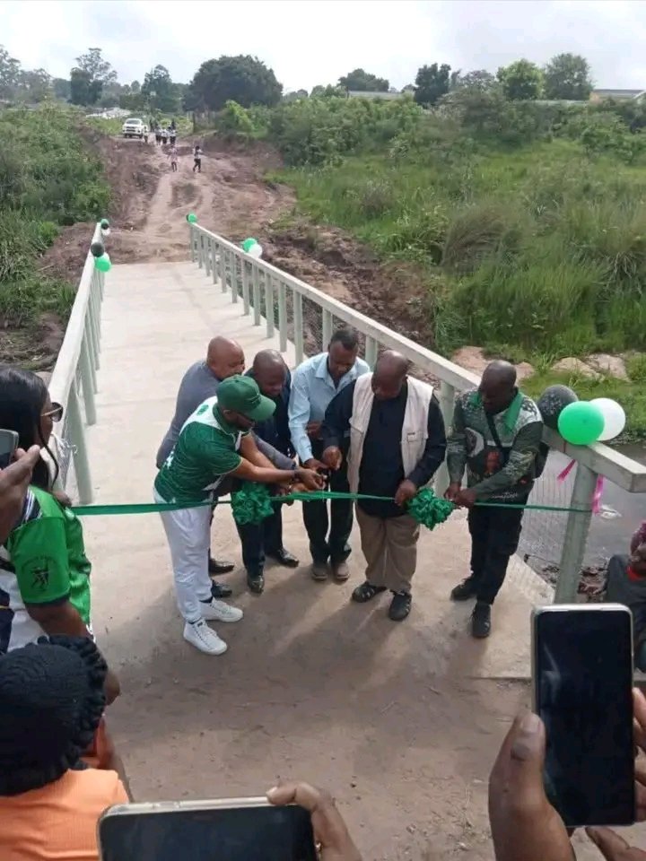 vukaningcobo19's tweet photo. We are starting small,at least school children won't have problem going to school when there's a rain, next we are fixing that road,we are already doing government job, gwaza mkhonto 🔥🔥 https://t.co/DDIUpAVyCE