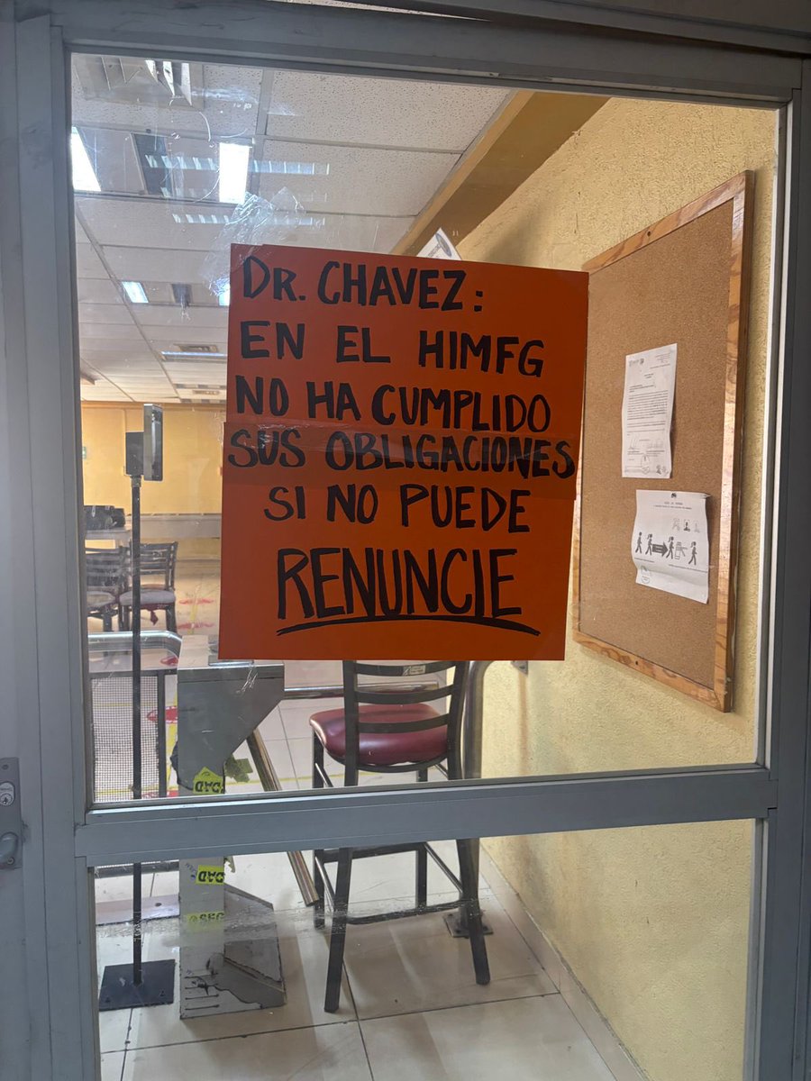 fbarquera's tweet photo. Llego al HIM las manifestaciones 
Por recorte 
Quitaron comedor por falta de recursos https://t.co/e2hf4XiLEA