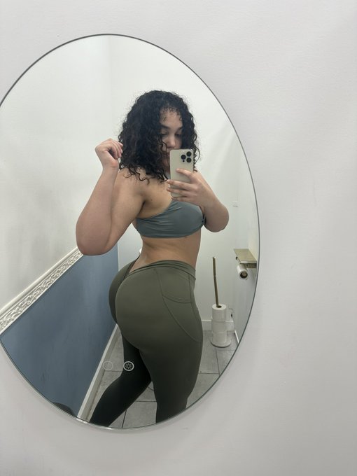 Watch Gem Jewels's leaked NSFW photo on TwXstars