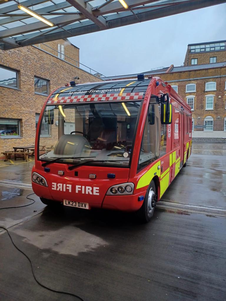 LFBSouthwark's tweet image. Southwark Borough crews carrying out incident command training, using the command unit at Dockhead Fire Station  
@LondonFire @SE_DAC #firefighters #training #incidentcommand #exercise