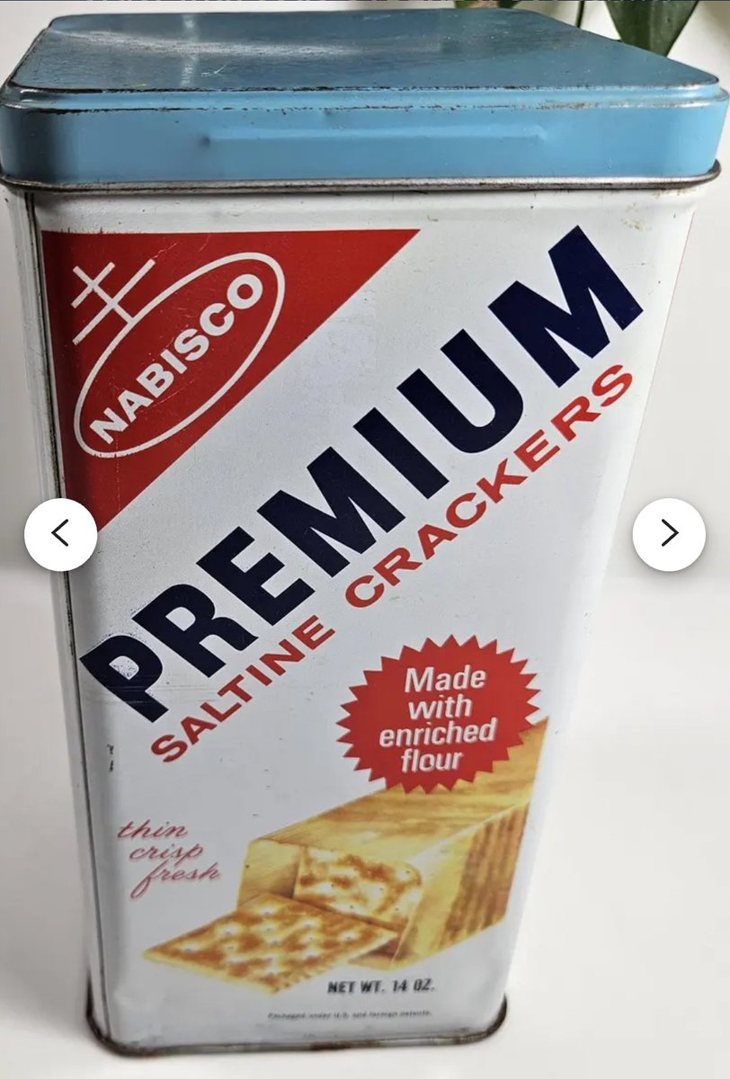 TGirlIF's tweet photo. I really wish I could find one of these old #Saltine #Cracker tins in good condition. I know they're old but I don't want to be scared to store my crackers in it. 🤣😂#nostalgia https://t.co/v9xMIY6KqL