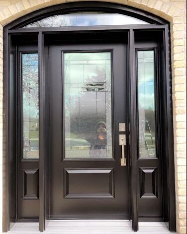 HiTechWindows's tweet image. Elegance meets craftsmanship with this custom-painted entry door, featuring two sidelights and a stunning elliptical transom. #HiTechEnergyWindows&Doors #CustomDoors #HomeUpgrades #Winnipeg #ManitobaMade