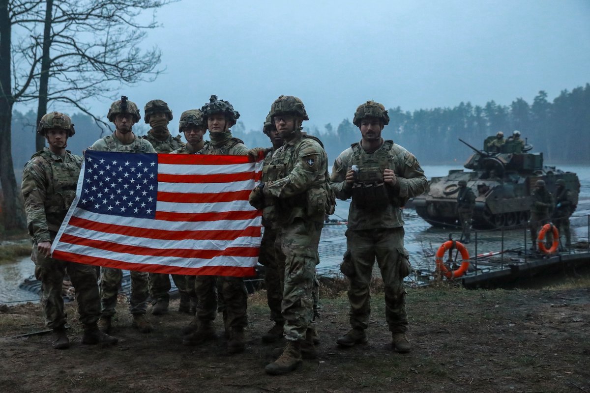 VCorps's tweet image. On Friday, @USArmy Soldiers from @1stCavalryDiv alongside soldiers from Poland, Lithuania and the U.K. completed a successful wet gap crossing during exercise #Tumak24 at Bemowo Piskie Training Area in Poland. 

#ItWillBeDone #StrongerTogether #WeAreNATO