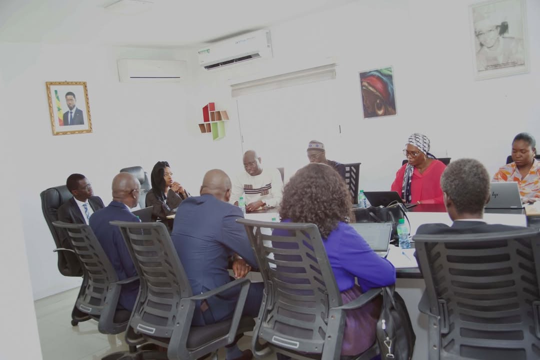 FONGIP's tweet photo. Nouveau partenariat 🤝🏾 prometteur entre le #FONGIP et le #FDTT qui vont collaborer pour financer 2000 nouveaux taxis. Une étape clé pour améliorer la mobilité dans nos villes. #Visionsénégal2050 https://t.co/nCVYnoosnx