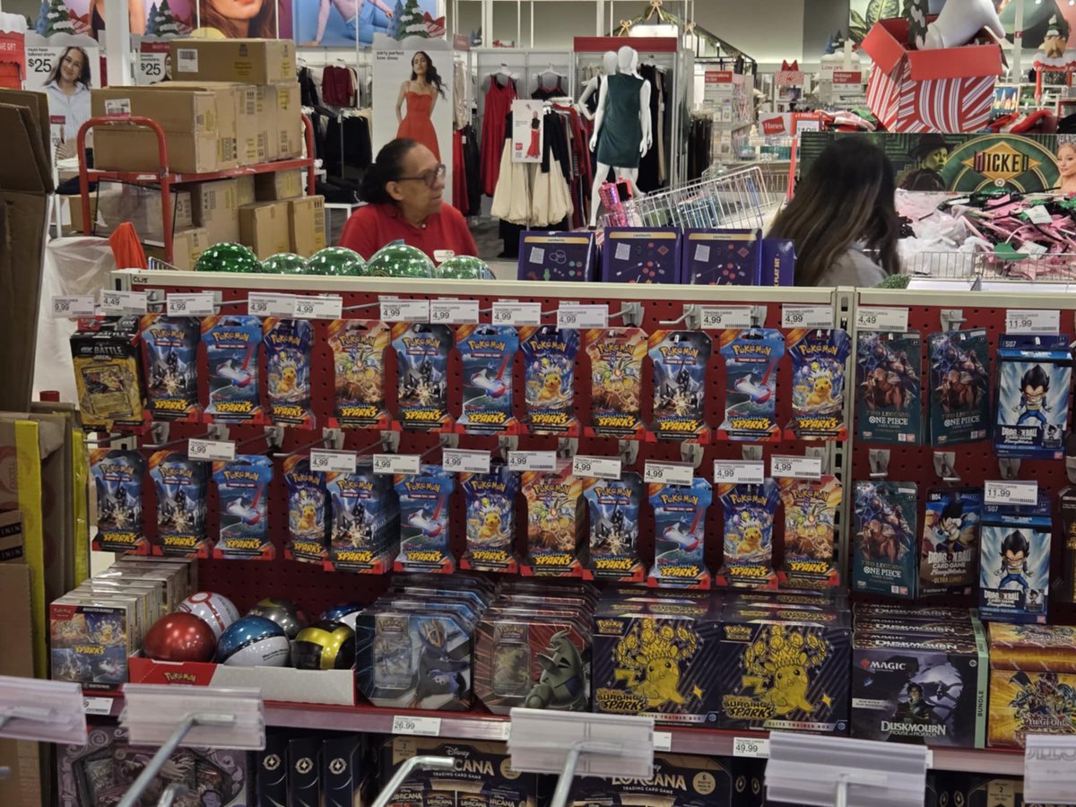 redlands_ie_tcg's tweet photo. Target Hesperia, Ca per source. Plenty of Surging. 👀
#yugiohtcg #DragonBallSupertcg #onepiecetcg #basketballcards #sportscards #footballcards #Baseballcards #Pokémon #Pokémoncards #Pokémontcg #pokemontarget #target #Disneylorcana https://t.co/u1lpMQ2OrB