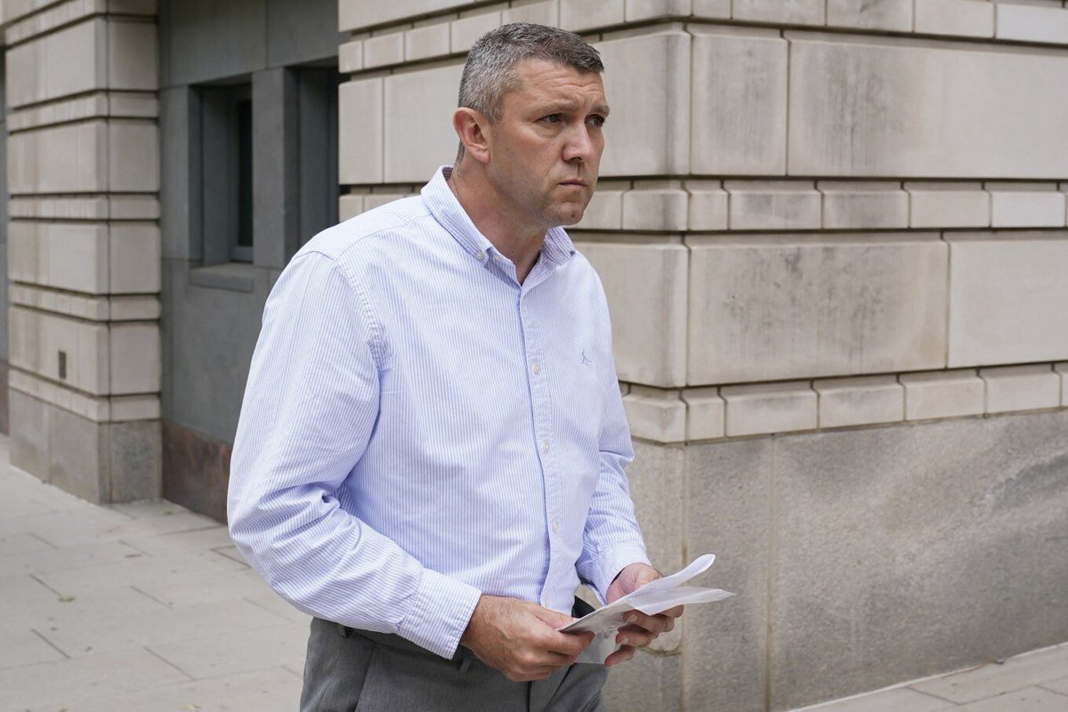 Police officer became 'double agent' for Proud Boys, prosecutor says apnews.com/article/shane-…