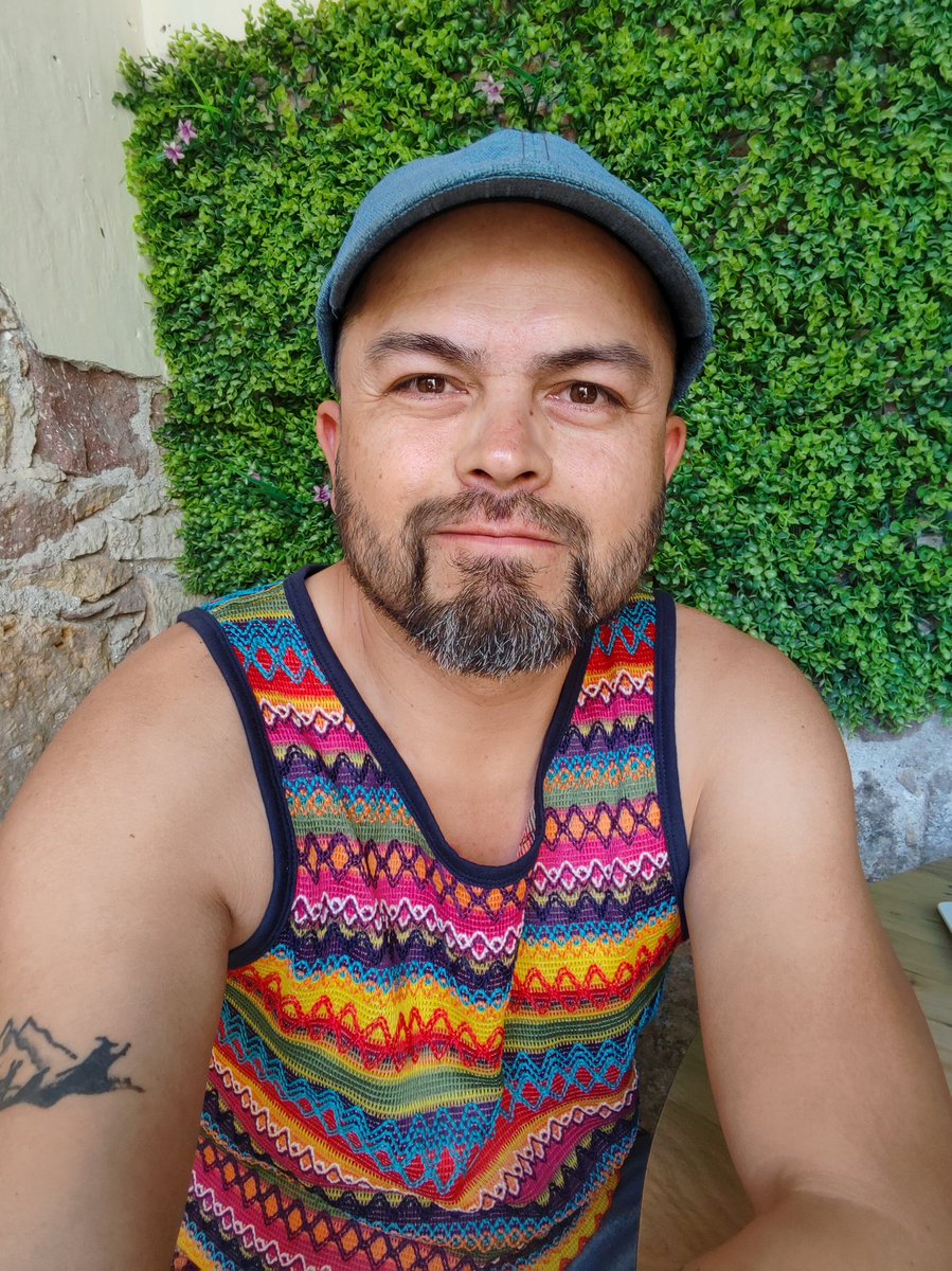 Cada día vale la pena sonreír, así que busca eso que te hace feliz.