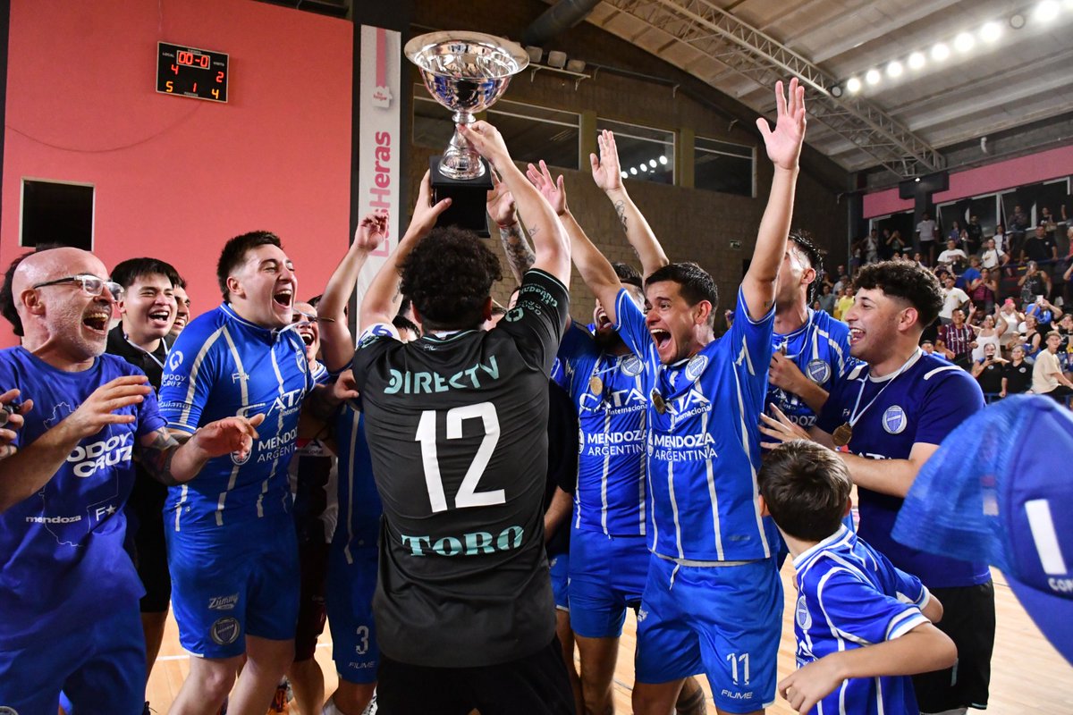 KechuPonce's tweet photo. 30/11/24 ⭐️

¿Cuándo el futsal de Godoy Cruz podrá lograr algo así? Me lo pregunté muchas veces por estar involucrado y trabajando en otros clubes de futsal a los que vi crecer y ser campeones, pero siempre mi pregunta fue: ¿Cuándo el Tomba? https://t.co/rwzELTOJDD