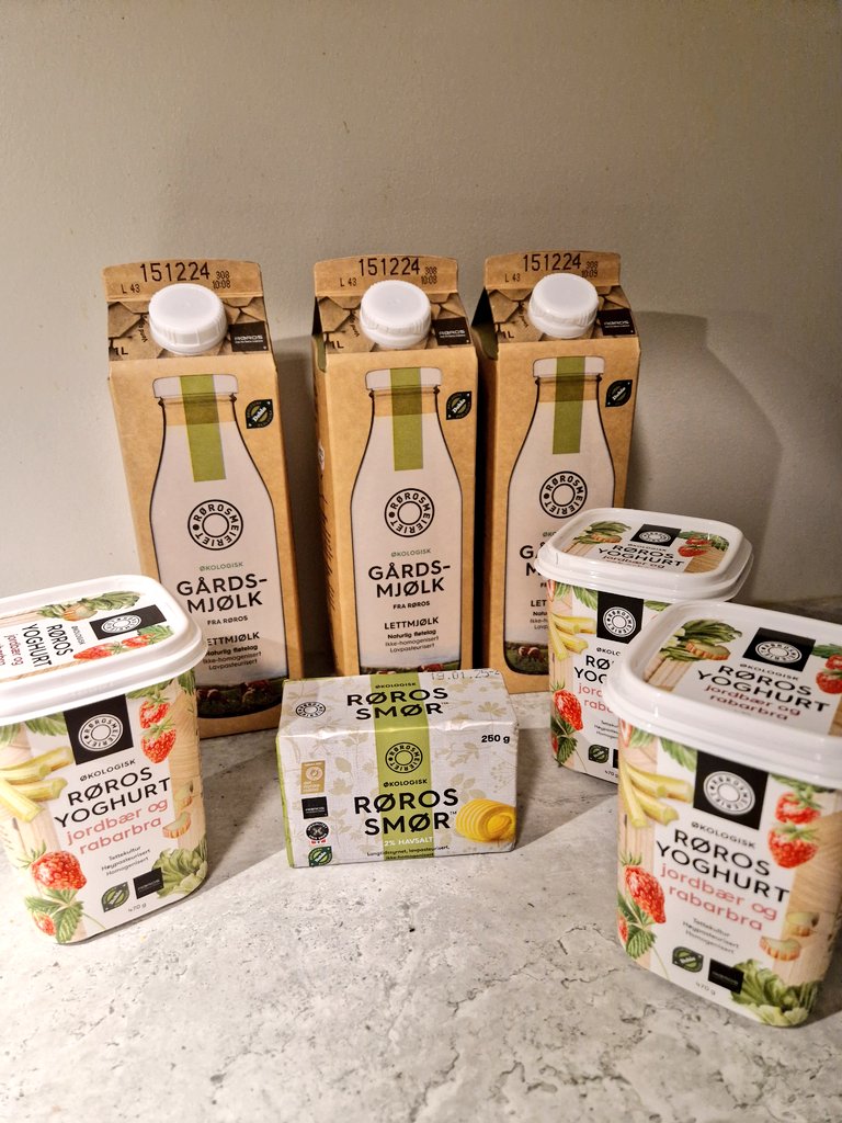 Når <a href="/TINE_SA/">TINE SA</a> prøver å dytte i meg potensielt helseskadelige kjemikalier via produktene sine - uten å si ifra - er det bare å kaste de i søpla og gå til konkurrenten <a href="/rrosmeieriet/">Rørosmeieriet AS</a>! Sistnevnte har sagt at en ikke vil finne metanhemmere i deres produkter.

Dette er skammelig, Tine!