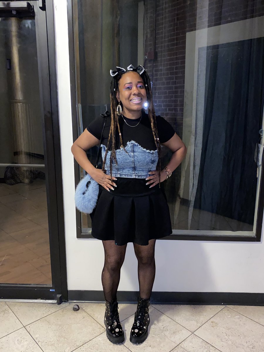 HighFlowerShop1's tweet photo. 😍🔥 Happy 39th Birthday to me! 🔥🥳😈🎀🎀🥶🎂🎸🍾🎁❄️⭐️✨🎈

I enjoyed Diablo Steak @ Rosalita’s for dinner! 🤌🏽🥩🌶️🔥🍲🥤🍰

#Dec1st 🎂✨🔥🎉

Feeling wonderful and blessed. 💕🙏🏽 

Black and Denim Corset: Rainbow Shops 👚

Black Pleated Skirt: Rainbow Shops 👗

Black Boots with Gemstones: Rainbow Shops 🥾💎

Furry Light Blue Purse: Rainbow Shops 👛

Animal Print Puffy Coat: Madden Girl 🐆🧥

Nylons: N/A ✨

Black Satin Bows and Hair Ornaments: Fancy Beauty Supply 🎀🎀

Black Animal Print Earmuffs: Baby Phat 🐆🧣

Earrings with Pearls and Gold Chain: Fancy Beauty Supply ✨🎎

Sterling Silver Necklace: A gift when I was waitressing at Eclipse Restaurant from a elder stranger I became acquainted with on days I’d leave the restaurant.  I’d speak to him on my way to the MetroLink.  One day, I offered him 💲10 dollars and he gave me a sterling silver necklace.  He told me he wasn’t homeless.  I call him Hemi because his real name is unique and starts with an “H.” A name I’ve neva heard and he from Texas.  I kinda knew he wasn’t homeless because he had a gold watch and a cellphone.  The necklace just needs a hook. My other gold necklaces broke on Teskashi 6ix9ine birthday. 🎂🥳

Gold Watch: Armani Exchange (Birthday Gift From Byrd years ago) ⌚️🎂

Sterling Silver Bracelet: N/A (Gift from amiga named Ana for Christmas) 🎁✨

Thanx for the birthday wishes. 💕🫶🏽

#AsiaCash 💘🧛🏼‍♀️🎀🎀🎵💰💰🐐🌺

#RocNation 💎

#Asia 💓💃🏽🎀🎀💅🏽✨👄

#JayZDaughter 💜😈💯💯