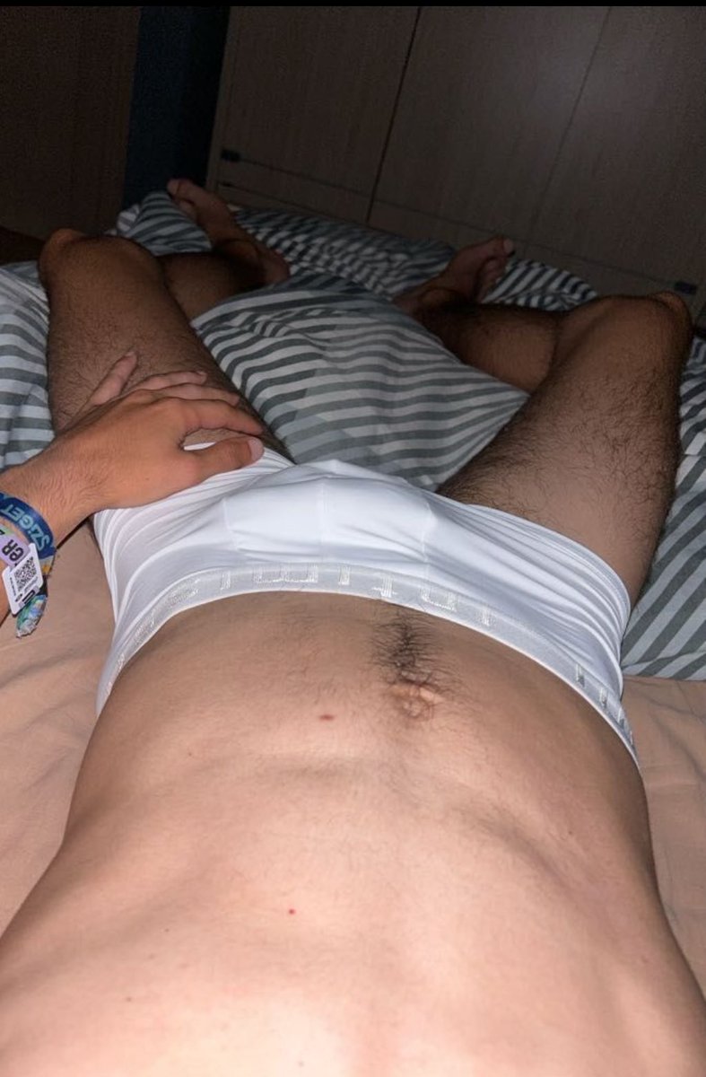 Would u sit on my skinny body?