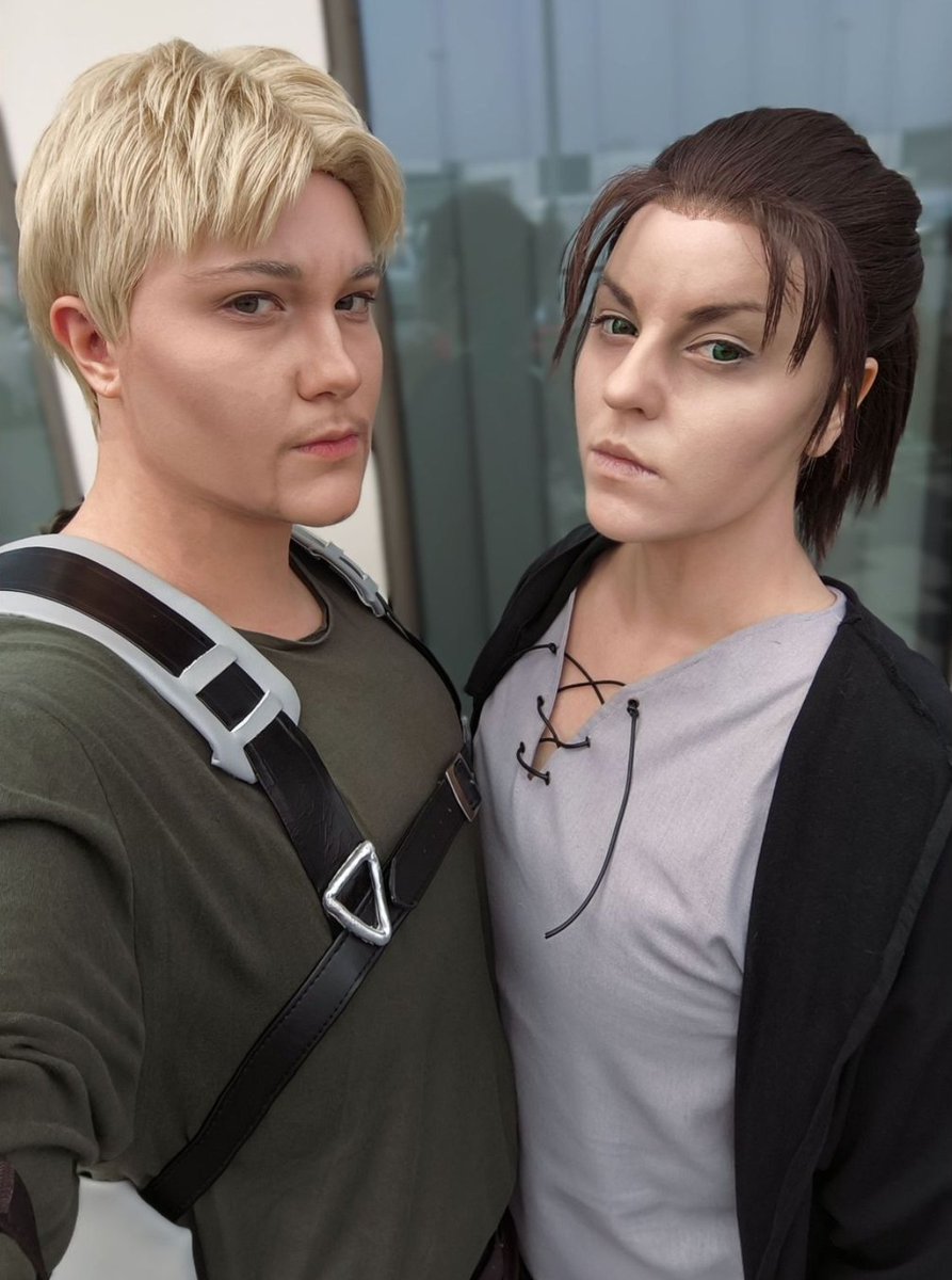 amaterasu_483's tweet photo. Last weekend at #magnificonexpo2024 
Me as #reinerbraun and #erwinsmith 
@Usuratonkachi48 as #ErenJaeger 
#cosplay #ShingekiNoKyojin #AttackOnTitan https://t.co/snwfZSKygr