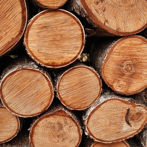 TN_Chimneysweep's tweet image. Did you know that using green, fresh cut wood in the fireplace or stove can cause rapid creosote build up?Stage 3 build up: A hardened, glossy substance that is extremely tough to remove and highly flammable, posing a significant risk of chimney fires. #Fireplacesafety #Chimneys