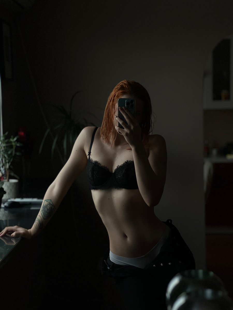 целуйте экраны, мама вернулась в твиттер