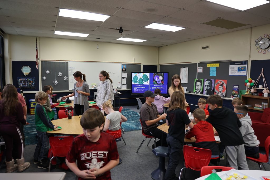 HiltonCSD's tweet image. Mr. Heise&apos;s Introduction to Teaching students had a chance get a taste of the classroom from the other side with a visit to QUEST this afternoon. #WeAreHilton