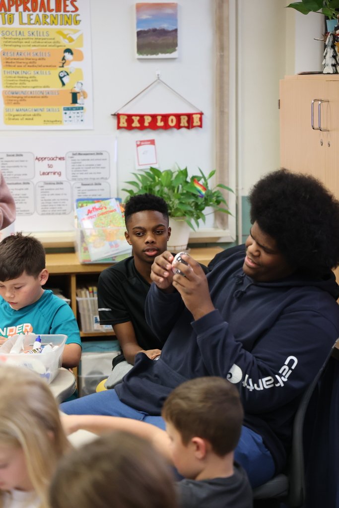 HiltonCSD's tweet image. Mr. Heise&apos;s Introduction to Teaching students had a chance get a taste of the classroom from the other side with a visit to QUEST this afternoon. #WeAreHilton