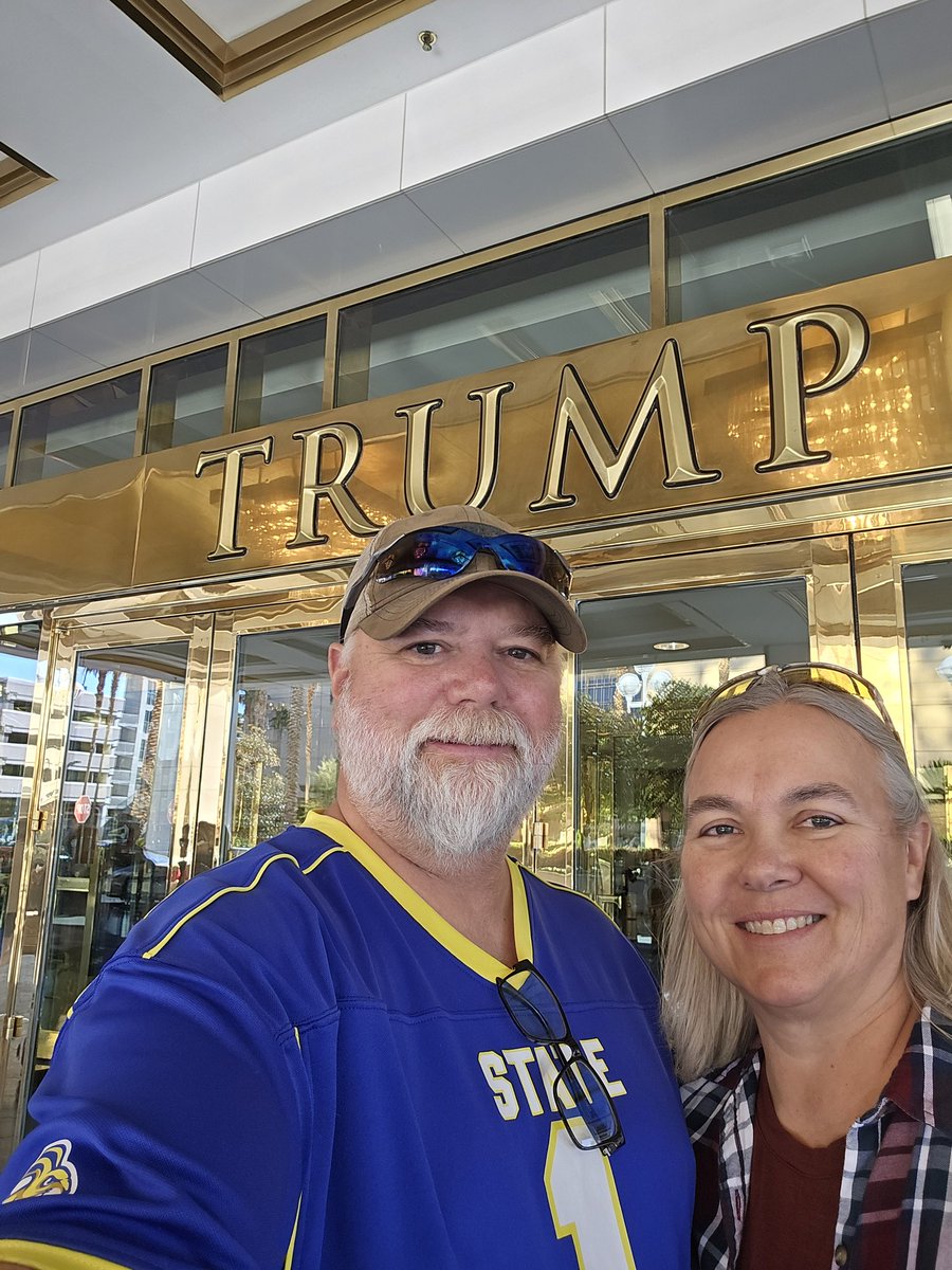 Travisd71's tweet photo. Reppin' Jackrabbit Nation in Vegas before we meet y'all on Saturday in Brookings!! https://t.co/Tyit9TaT7g