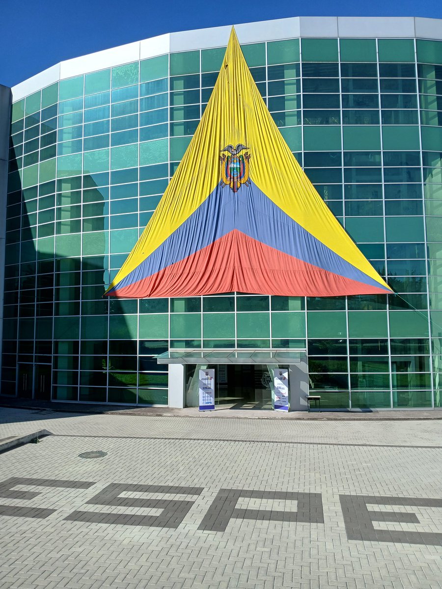 Premiere participation a un exercice #INSARAG en Equateur. Travail initié par mon predecesseur <a href="/phsallenave/">Philippe Sallenave</a> et qui voit aujourd hui l aboutissement de son investissement. Loccasion pour moi de prendre contact avec ce nouvel environnement.
<a href="/CoopSecuDefense/">DCSD🇫🇷</a> #TeamsMREI