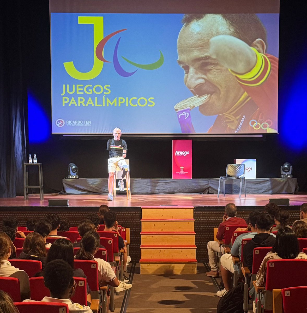 GranCanariaBW's tweet photo. El campeón mundial Ricardo Ten inspiró a más de 300 escolares con su charla “Vivir superando límites” en el Nuevo Teatro Viejo de Arucas.
#GranCanariaBikeWeek #GCBW #arucas https://t.co/EltrdnHWiN