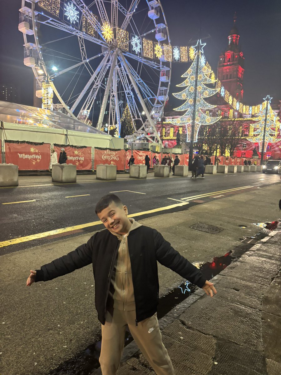 bigdean90's tweet photo. Xmas markets with the boss 💙 https://t.co/ssjVNWre7L