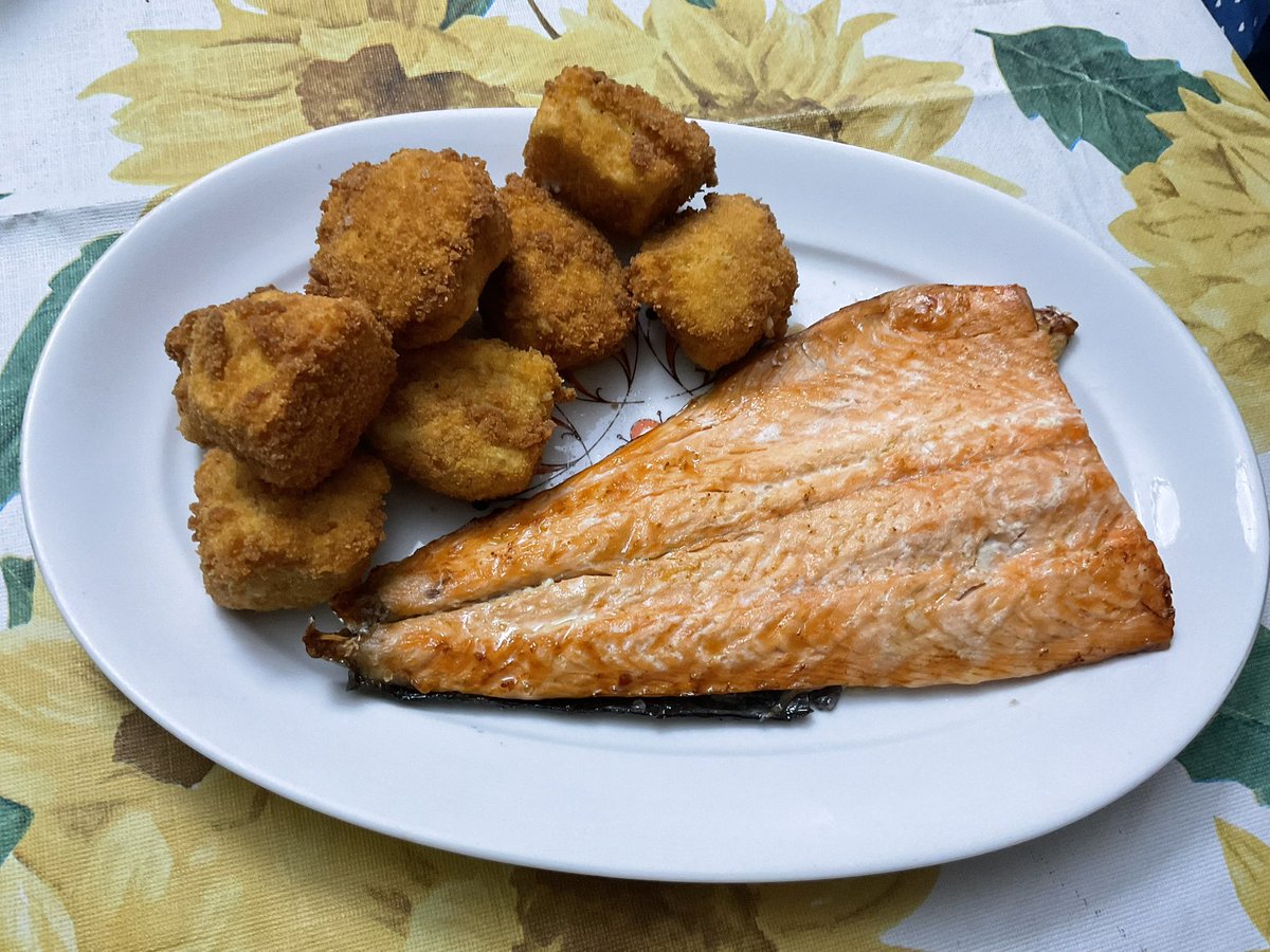 incucinacongina's tweet photo. Filetto di salmone grigliato e bocconcini di merluzzo 😋😋😋#chef #seafood #pesce #salmone #merluzzo #cooking #food #CuocaADomicilio #cucinadicasa https://t.co/Eg48BxuN9E
