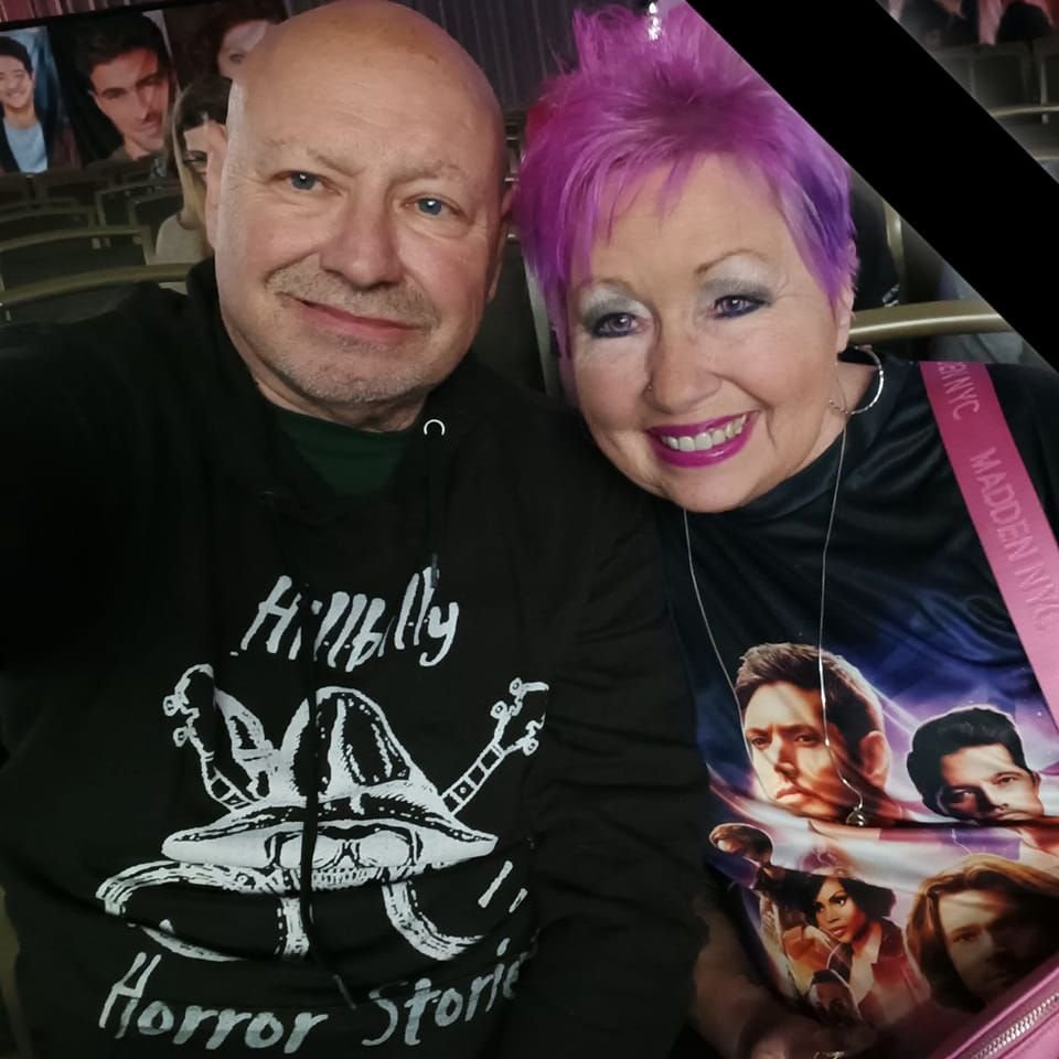 allimcd3's tweet photo. Jared Padalecki @jarpad, a very sweet lady named Tracy Paulley from HHS Podcast @HillbillyPod was supposed to meet you at the SupernaturalOrlandoCon, but her husband collapsed.  She's since lost him, but Jerry felt so bad. I’d love it if his wish for her to meet you could happen. https://t.co/Fdl6c7nEx6