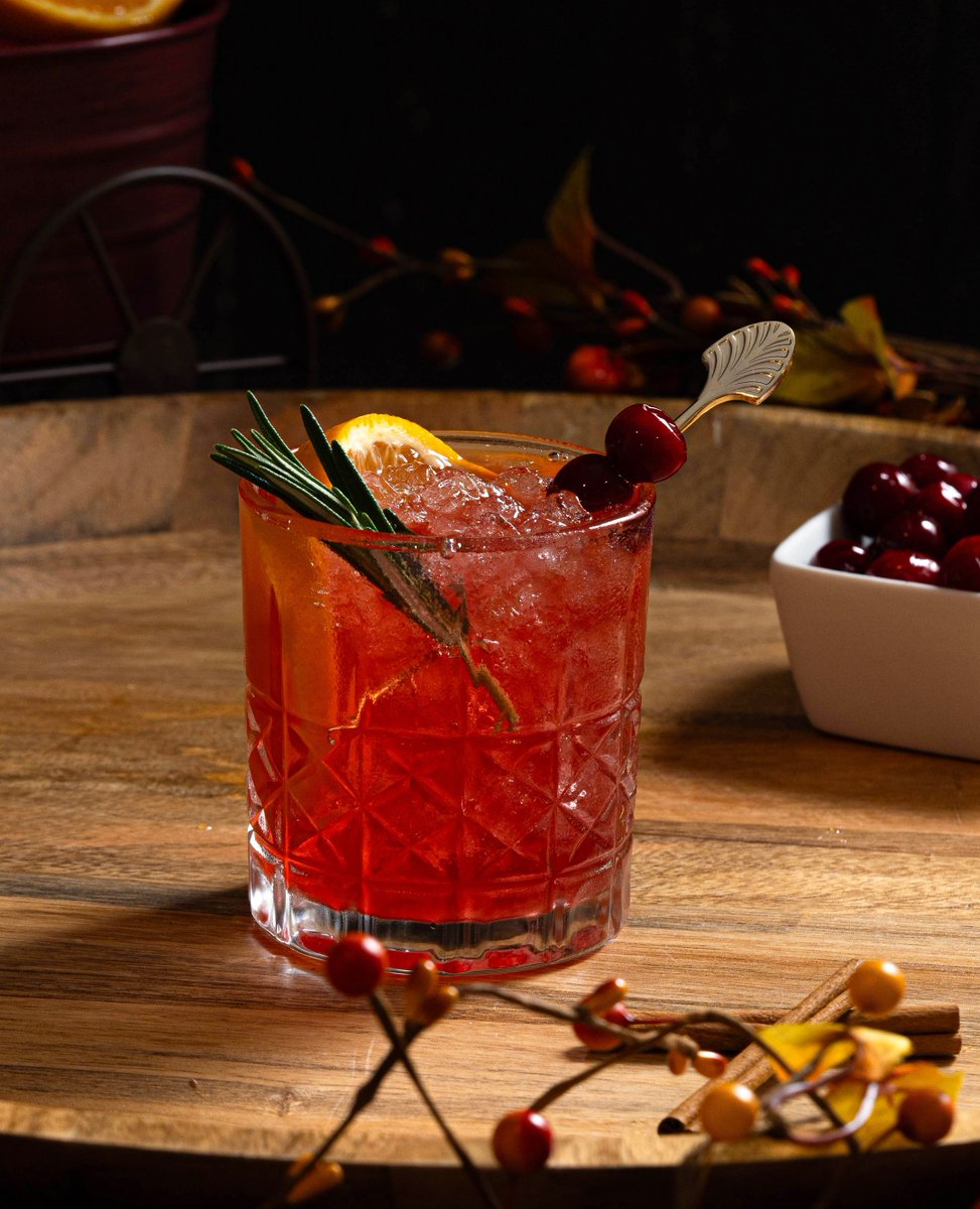 Meet the Spiced Cranberry Vodka Smash, your go-to holiday cocktail 🍸❤️
#HolidayCocktail #E11EVENVodka #TasteTheMiamiSpirit