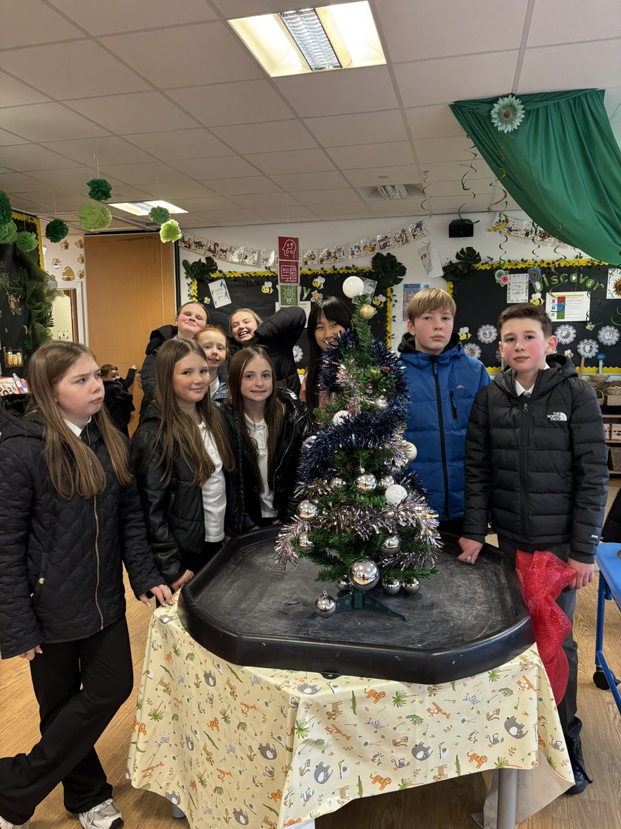 WoodheadPrimary's tweet photo. Our P7 Woodhead Way and Play Champions had great fun visiting Glenlee PS today! They spoke about OPAL and made playground plans! They even squeezed in time to play together! #newfriends #OPAL #sharingideas @GlenleePrimary @SimonK_OPAL https://t.co/71q0wLSHIC