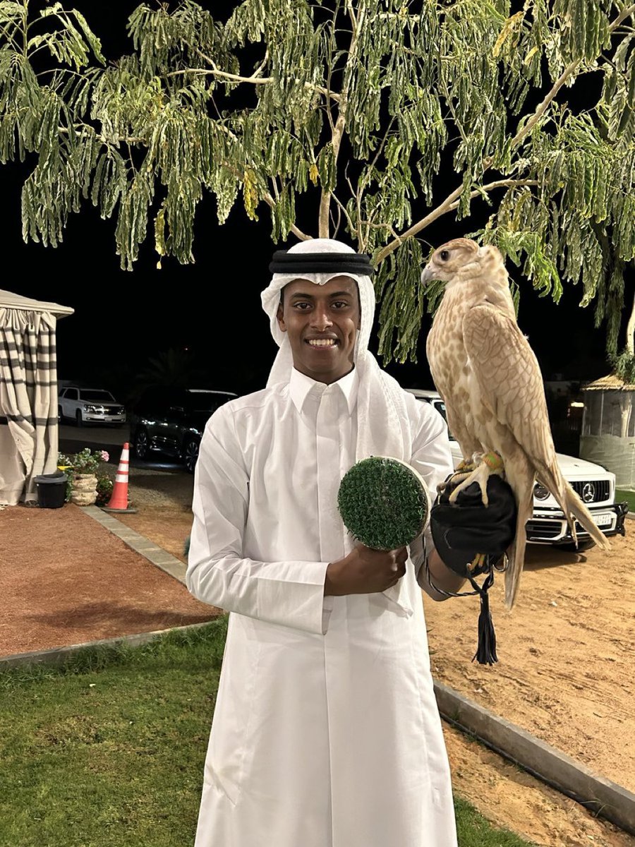 كنا متوقعين في هذي النسخه #مهرجان_الملك_عبدالعزيز_للإبل9  

أن الاعلام والاضواء تكون على #الوضح ومنافسه #بن_جخدب  و #اللغيصم  

لكن #قعيد_المجد سحب كل الاضواء لمنقيته #مهلكات_الحمر 

الشوط الي طول عمره ميت والان قلب الموازين قعيد الكفو
حتى اسعار الحمر في ارتفاع مو طبيعي

<a href="/y3050_/">‏قعيد المجد🇸🇦</a>