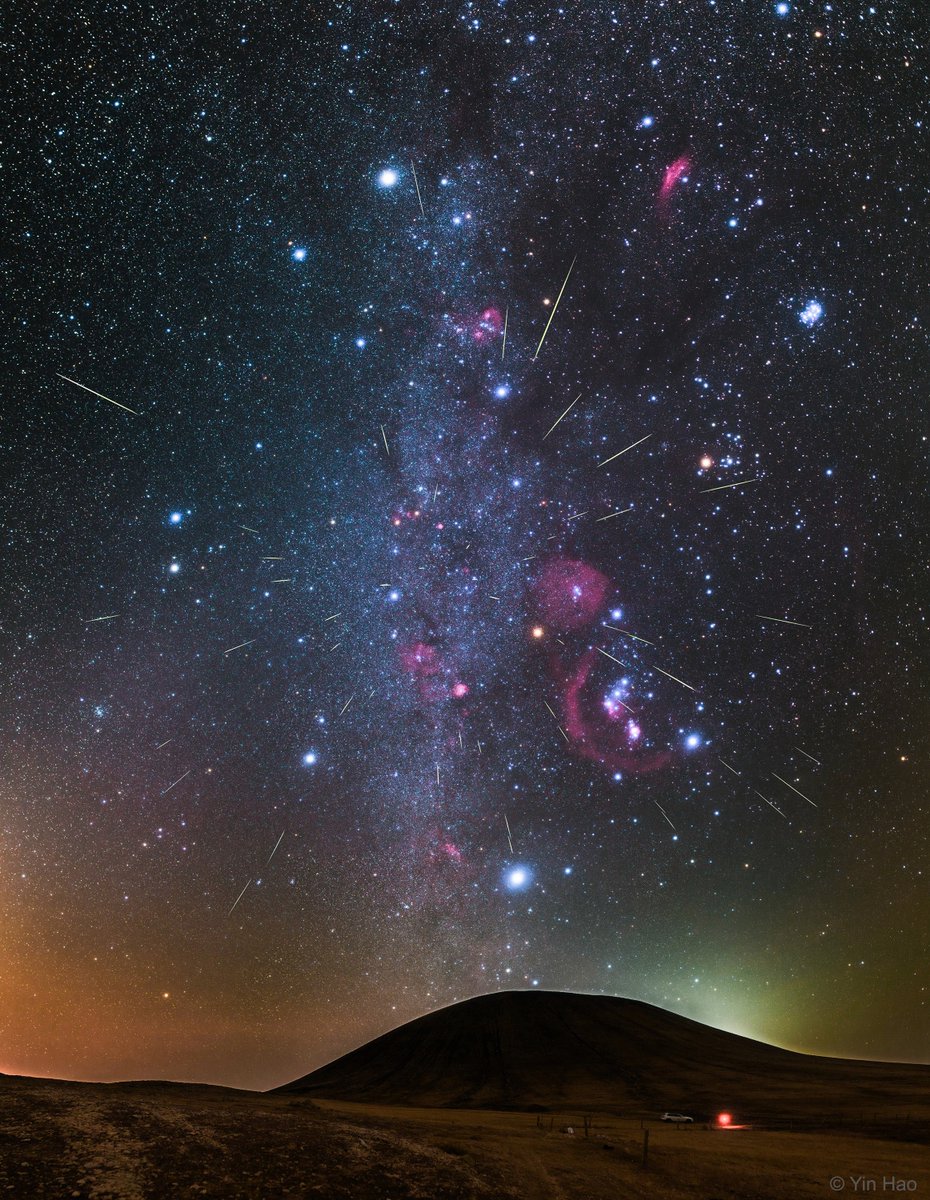 uhd2020's tweet photo. Meteor Shower and Orion ☄️ https://t.co/3DyxRjGjRF