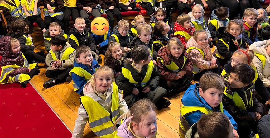 EastfieldPSHull's tweet photo. FRL learnt about the Christingle and we walked to St Martins church to take part in a Christingle service. The children joined in with the singing and each class lit their Christingle. It was all very exciting and we enjoyed the service led by Reverend Hill ๐ฏ๏ธ๐๐
#epsRE https://t.co/O41s0QwMRT